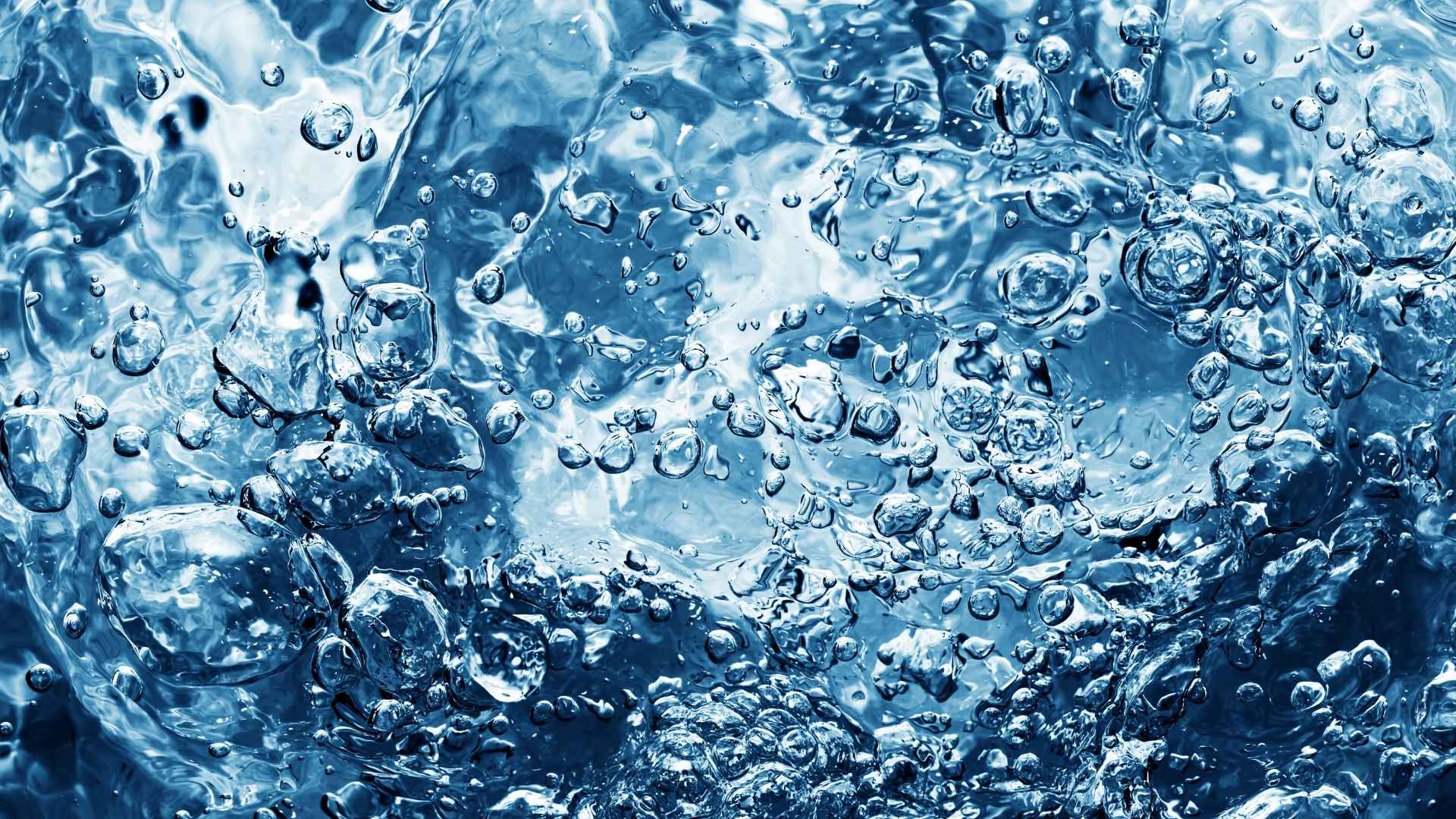 Чиста вода та важливість питного режиму в літній період